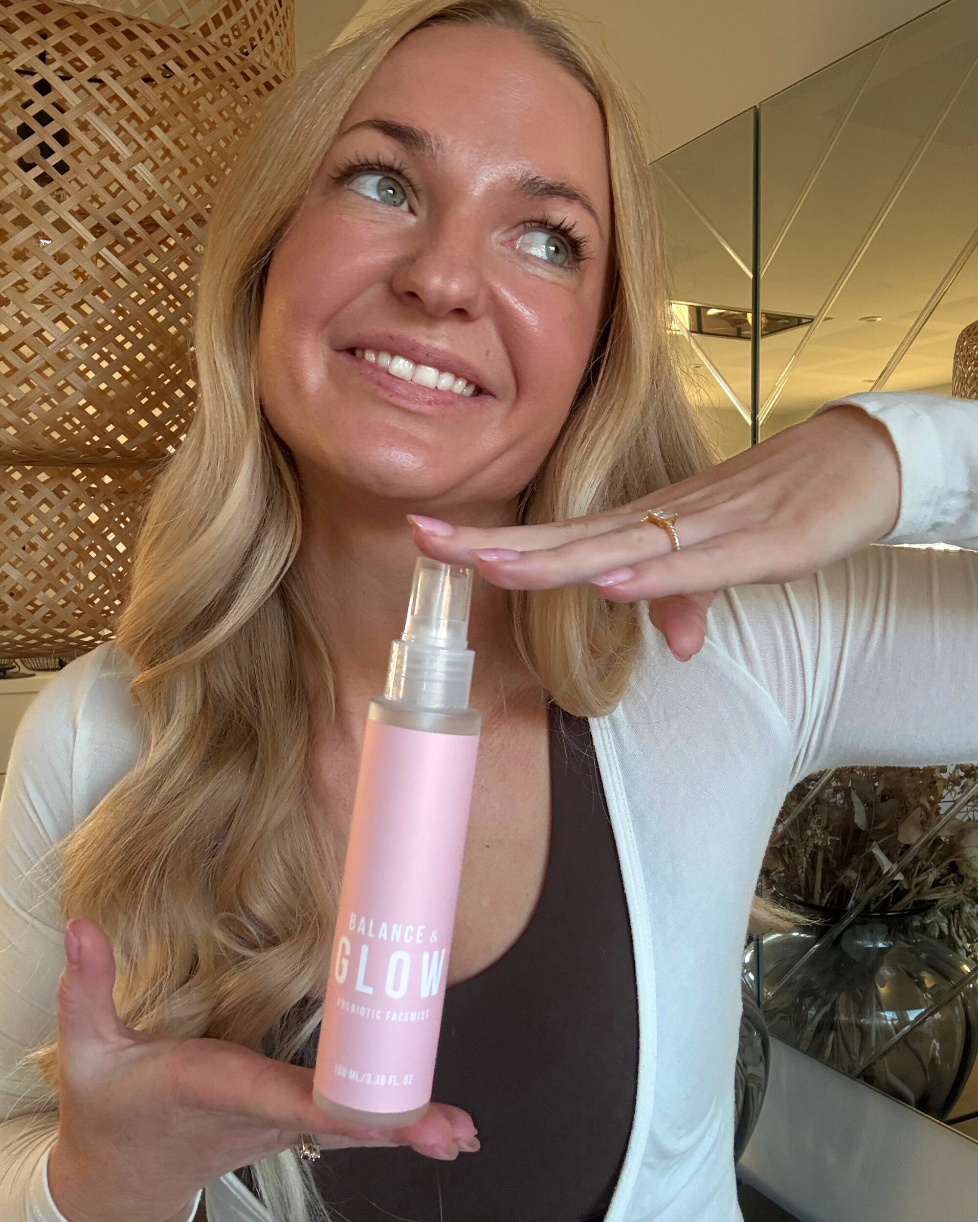 Balance and Glow prebiotic facemist fra Bellas Cph