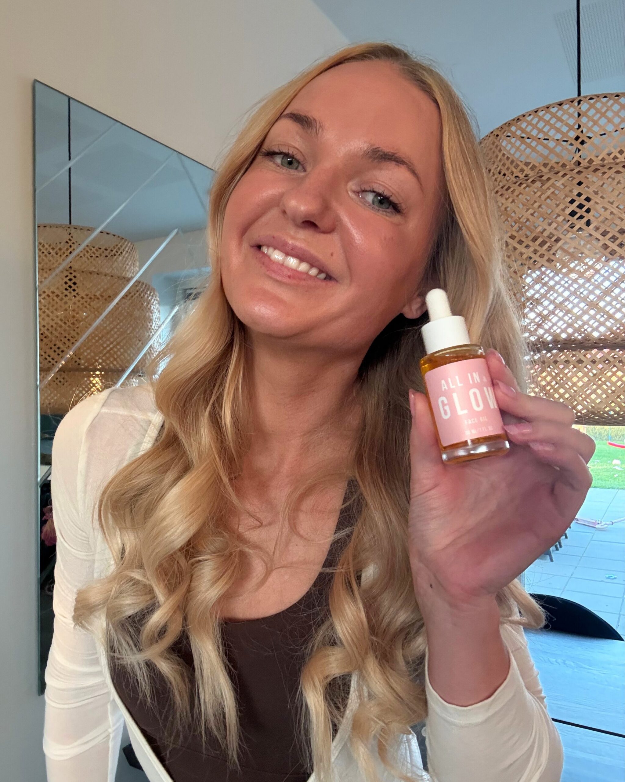 ansigtsolie til tør hud med intens fugt og naturlig glød – All In & Glow Face Oil fra Bellas Copenhagen